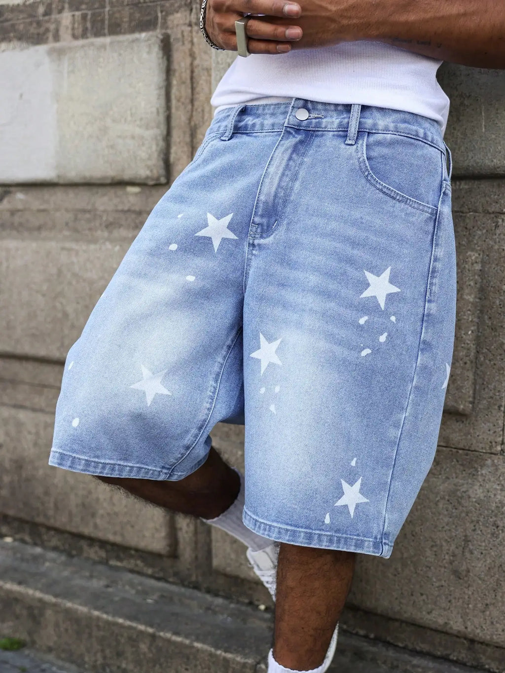 Herren Jeansshorts Blau – Sommer Denim Shorts mit Sternen-Print
