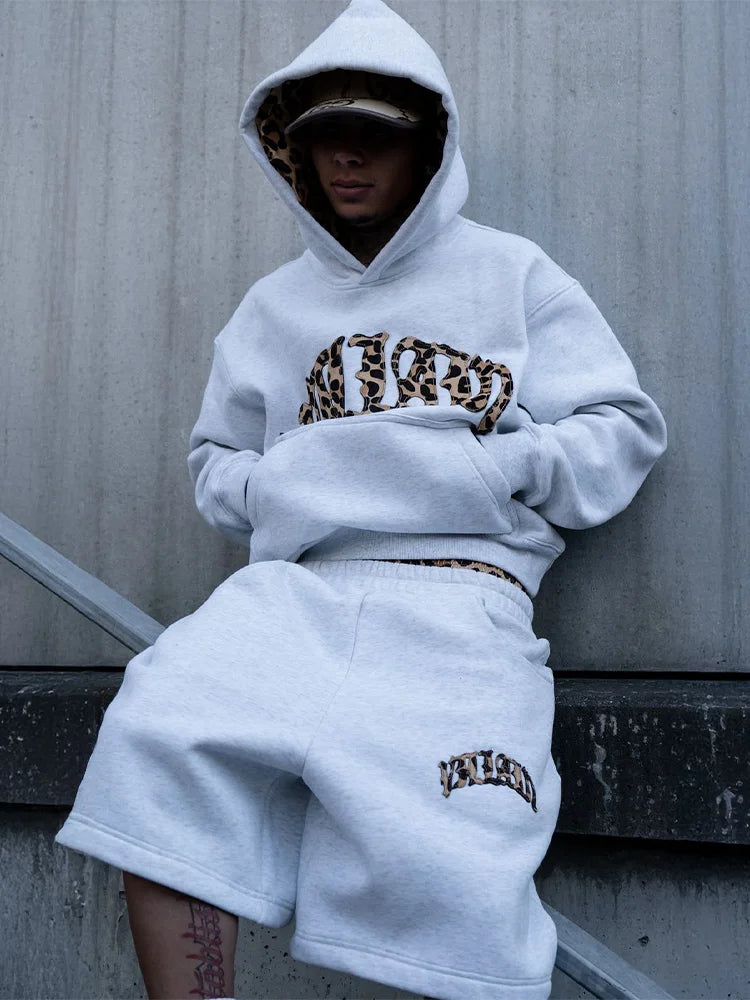 Tracksuit mit Leoparden-Print – Hoodie, Shorts & Hose