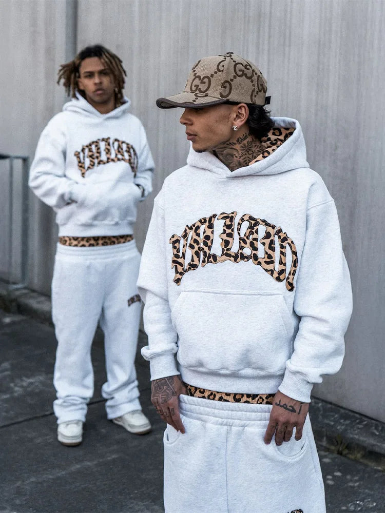 Tracksuit mit Leoparden-Print – Hoodie, Shorts & Hose